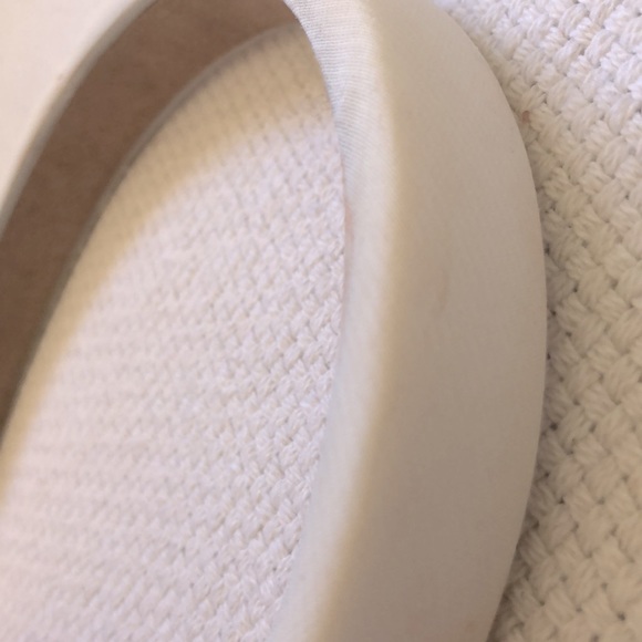 Hair product bundle two headbands and a gold claw clip - Picture 6 of 7